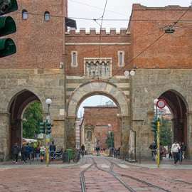 Milan: Colonne di San Lorenzo and Navigli Guided Tour
