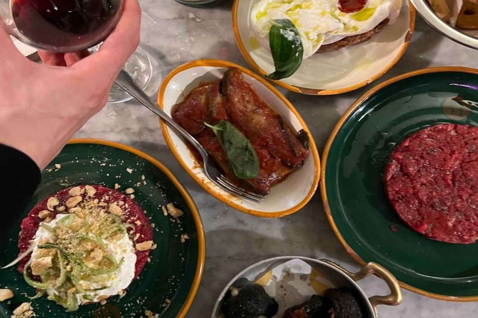 Milan: Downtown Food Tour of 7 Tastings with Risotto & Wine