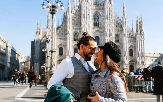 Milan: Private Professional Duomo Photoshoot & Edited Photos