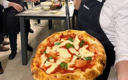 Mailand: Pizza- und Tiramisu-Kochkurs mit Weinverkostung