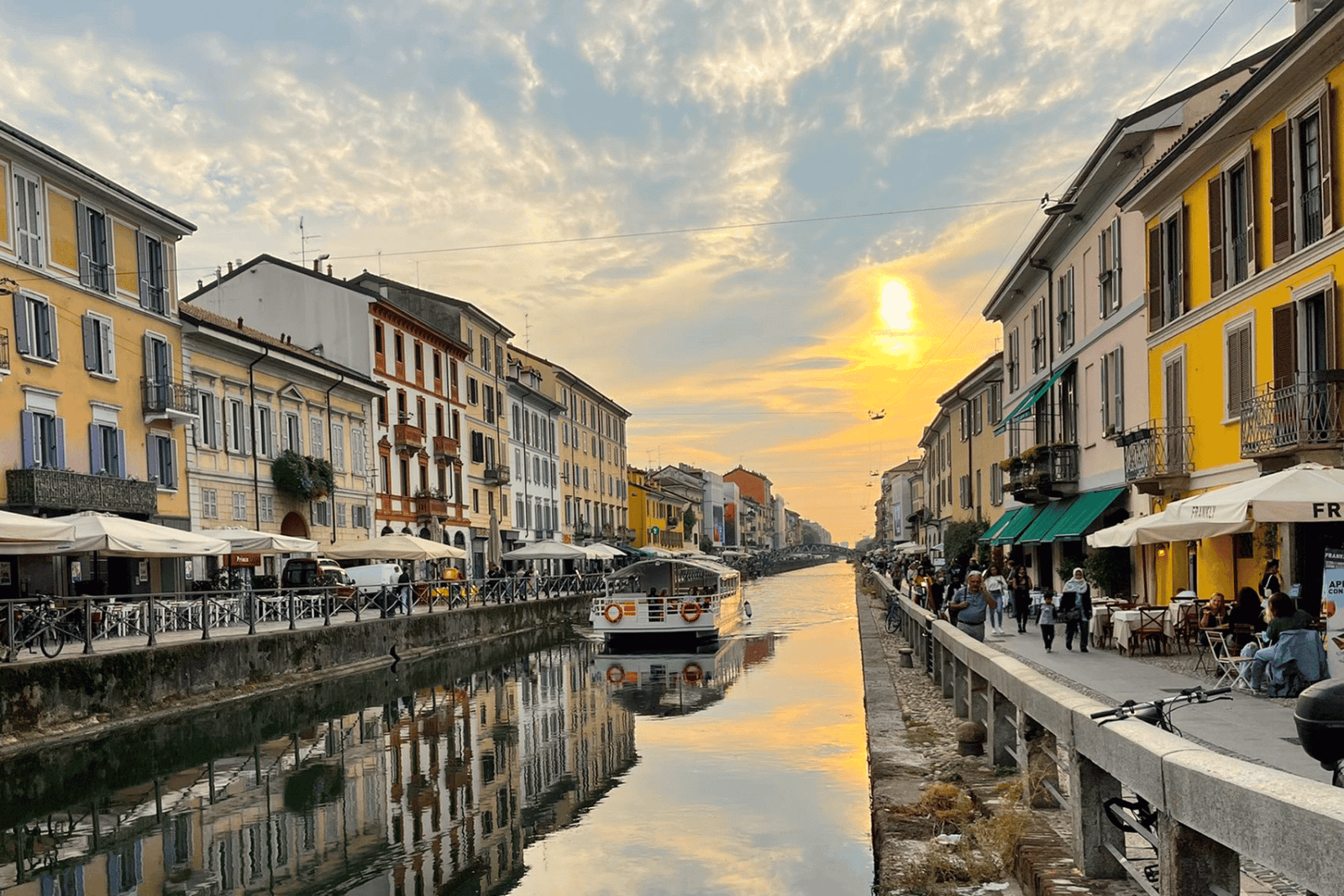 Milan: Navigli Canal Boat Experience with Aperitivo Option