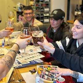 Paint and Sip a Milano: pittura su tela con vino e stuzzichini