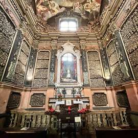 Tour de leyendas y fantasmas en Milán: brujas y osario