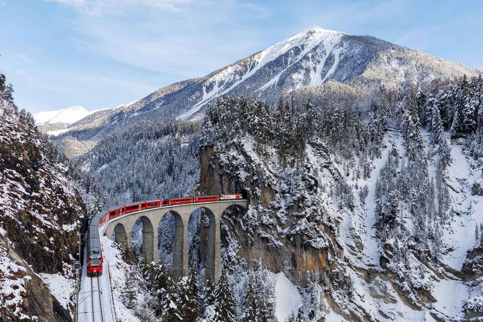 Milano till de schweiziska alperna: Sankt Moritz och det ikoniska röda Albula-tåget