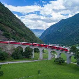 Da Milano: Treno Bernina Express e tour di St. Moritz in autobus