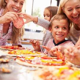 Pizza and Tiramisu Class in Milan, in a Professional Kitchen
