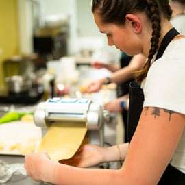 Milán: Clase de Cocina de Gnocchi, Pasta y Tiramisù con Vino