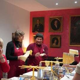 Milão: aula de culinária: Pasta, Ravioli, Gelato numa casa única