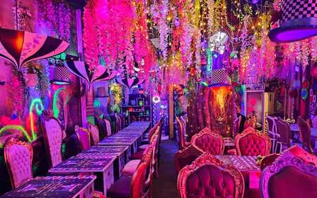De Gekke Hoedenmaker: lunch of diner met het thema Alice in Wonderland
