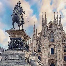 Milan: Duomo Cathedral Entry Ticket and Rooftop Tour