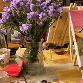 Paint and Sip a Milano: pittura su tela con vino e stuzzichini