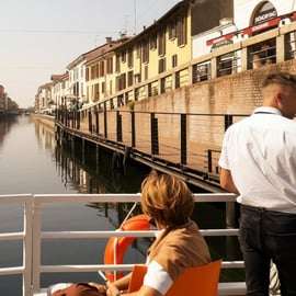 Milan: Navigli Canal Boat Experience with Aperitivo Option