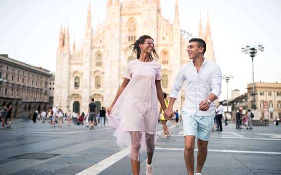 Milan: Cathedral Photoshoot with Candid & Posed Shots