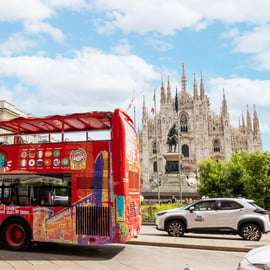 Hop-on-Hop-off-Bus Mailand: vier Linien mit Audioguide