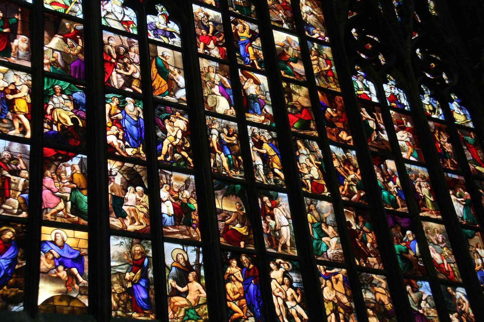 Tour de leyendas y fantasmas en Milán: brujas y osario