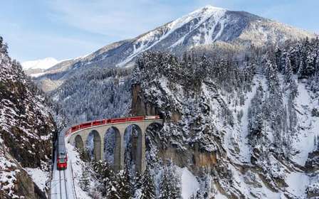 Vanuit Milaan naar de Zwitserse Alpen: St. Moritz en de iconische rode trein Albula