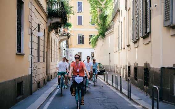 Milan: Highlights and Hidden Gems Guided Bike Tour
