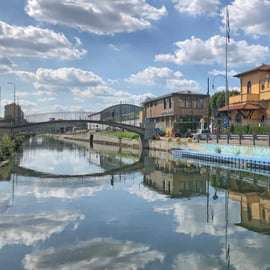 Milan: Navigli Canal Boat Experience with Aperitivo Option
